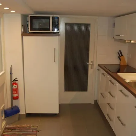 Near The Beach And Amsterdam * فيكْ آنْ زي